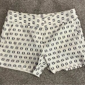 Loft Women's White Stitched shorts 🖤